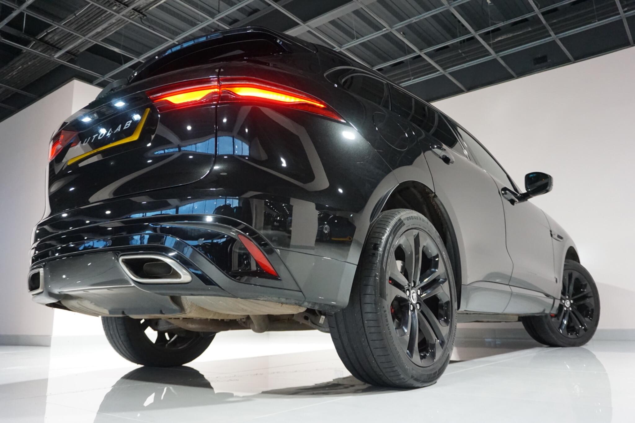 Jaguar F-PACE 3.0 D300 MHEV R-Dynamic HSE Black SUV 5dr Diesel Auto AWD Euro 6 (s/s) (300 ps)